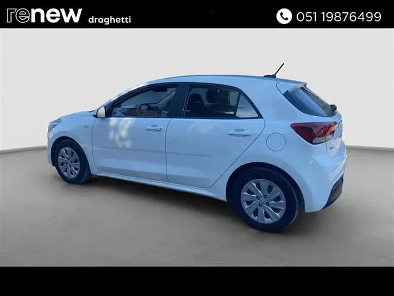 Usata Kia Rio Urban 82 CV (60 kW) 2023 Bianco Berlina