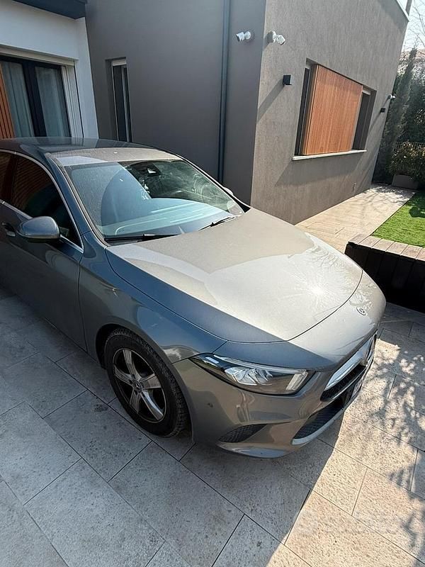 Usata Mercedes A180 Business 116 CV (85 kW) 2020 Grigio Berlina