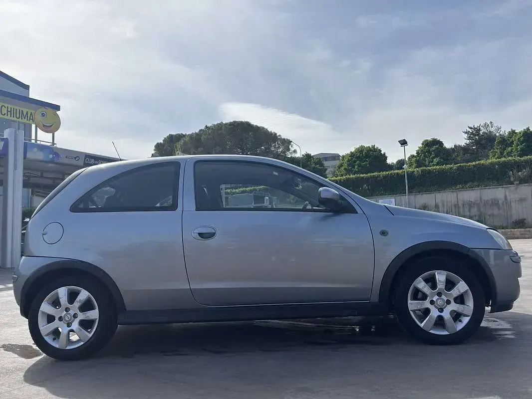 Usata Opel Corsa Club 69 CV (50 kW) 2005 Utilitaria
