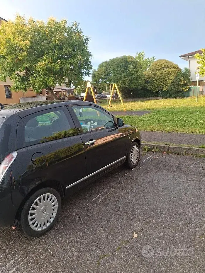 Usata Lancia Ypsilon 69 CV (50 kW) 2010 Nero Utilitaria