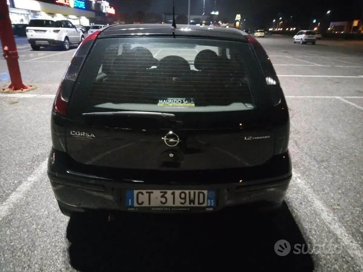 Usata Opel Corsa 80 CV (58 kW) 2005 Nero Utilitaria