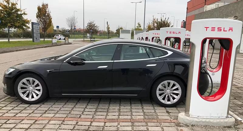 Usata Tesla Model S 397 kW (540 CV) 2018 Nero Utilitaria