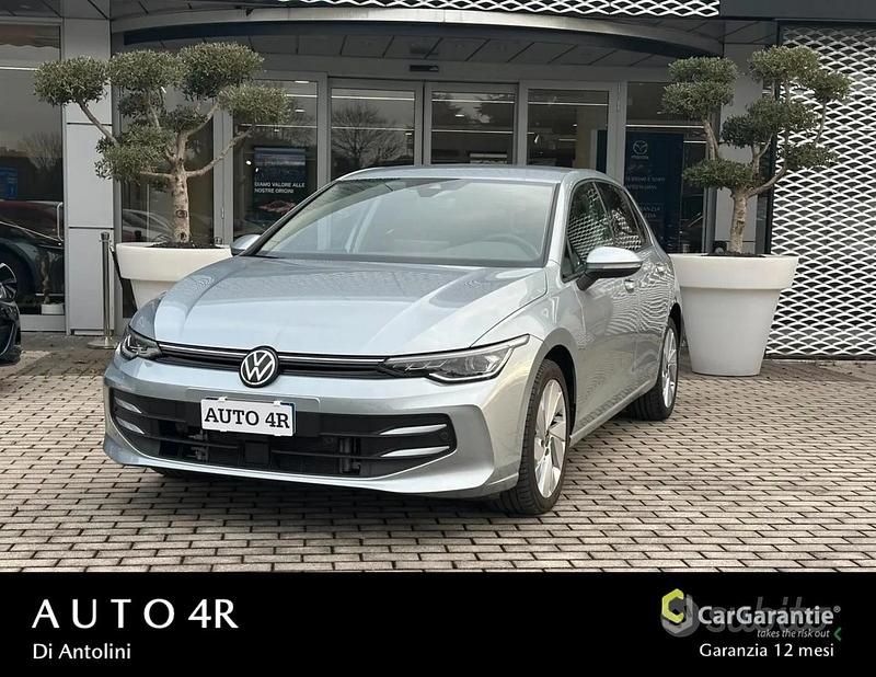 Usata VW Golf VIII Life 150 CV (110 kW) 2024 Grigio Berlina