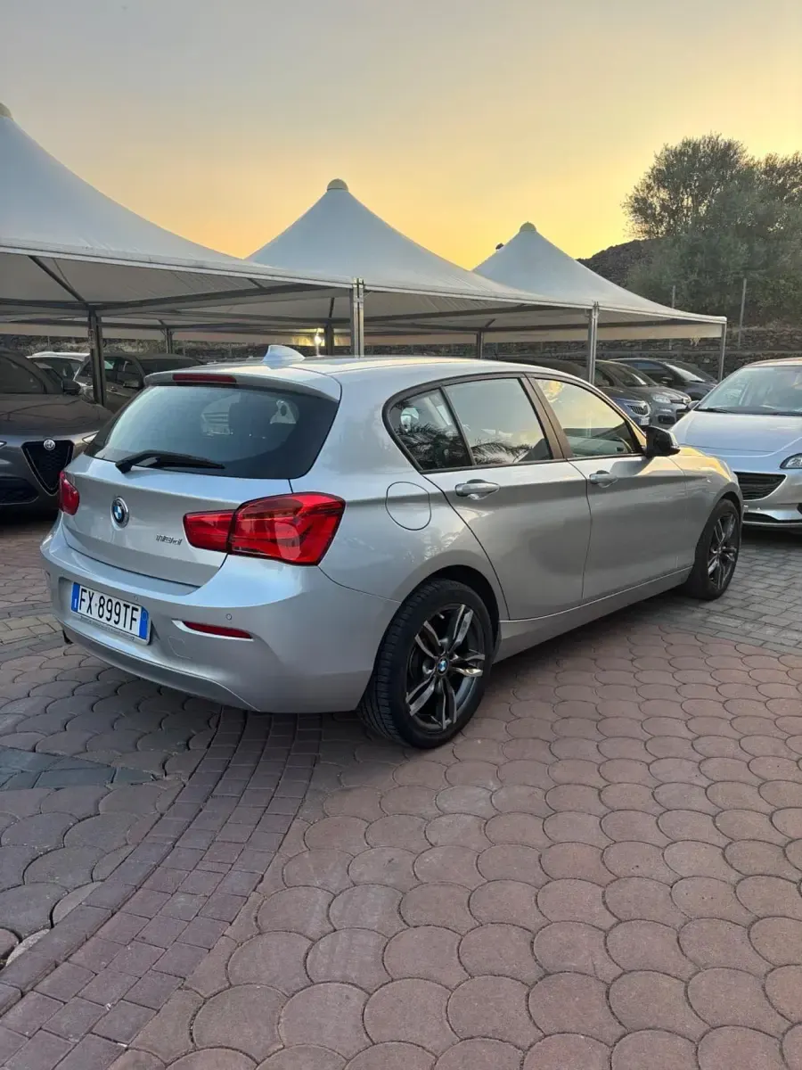 Usata BMW 118 Advantage 150 CV (110 kW) 2019 Grigio Berlina