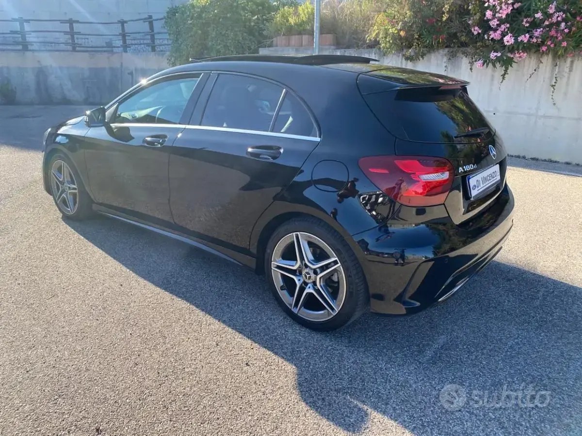 Usata Mercedes A180 Premium 109 CV (80 kW) 2016 Nero Utilitaria