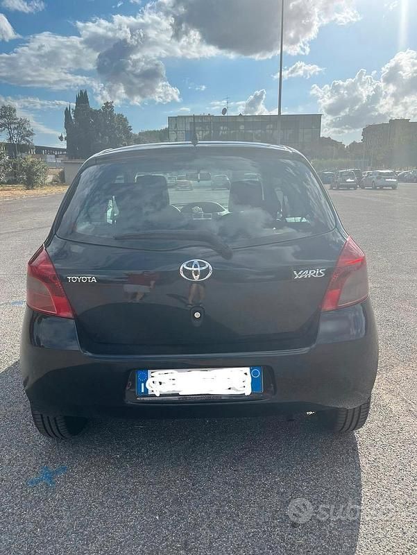 Usata Toyota Yaris Sol 69 CV (50 kW) 2008 Nero Utilitaria