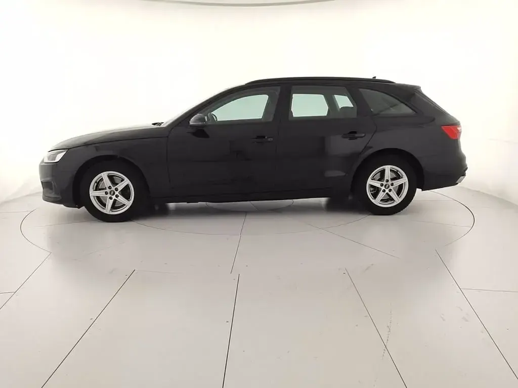 Begagnad Audi A4 Comfort 136 HK (100 kW) 2022 Svart Kombi