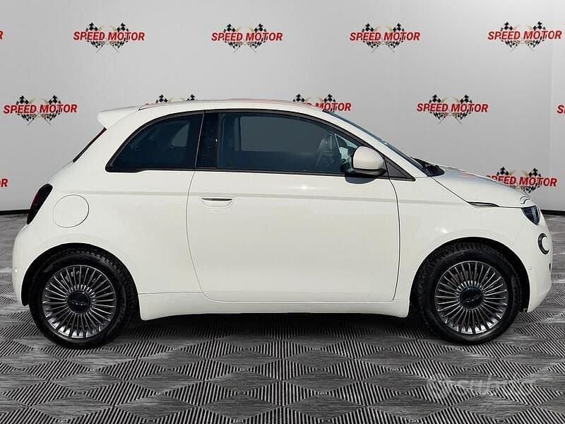 Usata Fiat 500e Icon 86 kW (118 CV) 2023 Bianco Berlina