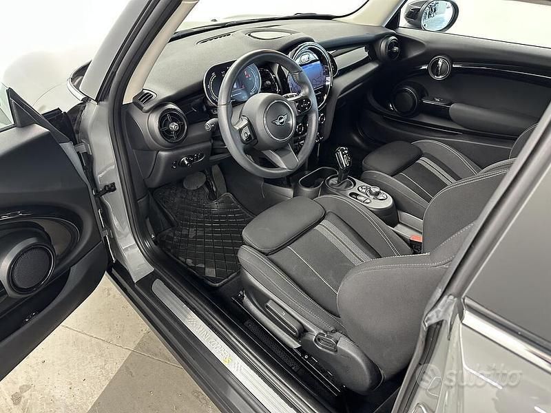 Usata Mini Cooper SE 135 kW (184 CV) 2021 Moonwalk grey metallic Utilitaria