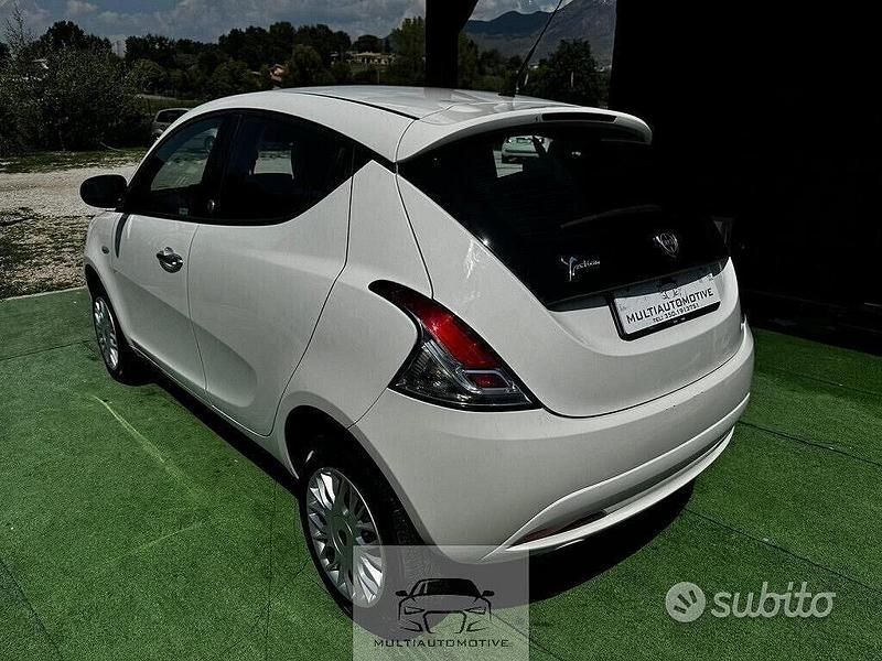 Usata Lancia Ypsilon 80 CV (58 kW) 2017 Bianco Utilitaria