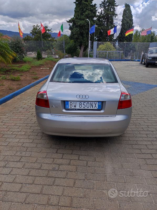 Usata Audi A4 Ambiente 131 CV (96 kW) 2002 Grigio Berlina