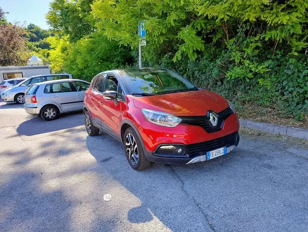 Usata Renault Captur 90 CV (66 kW) 2016 Rosso SUV