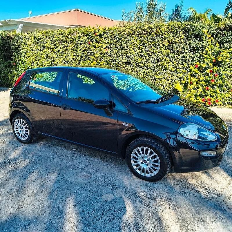 Usata Fiat Punto Street 69 CV (50 kW) 2015 Blu Berlina
