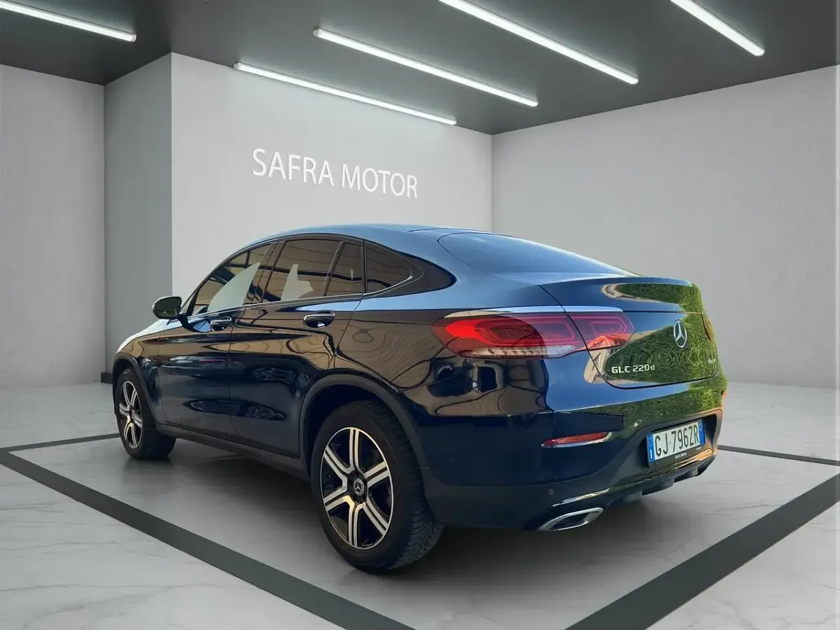 Usata Mercedes GLC220 194 CV (142 kW) 2022 Blu cavansite metallizzato ; SUV