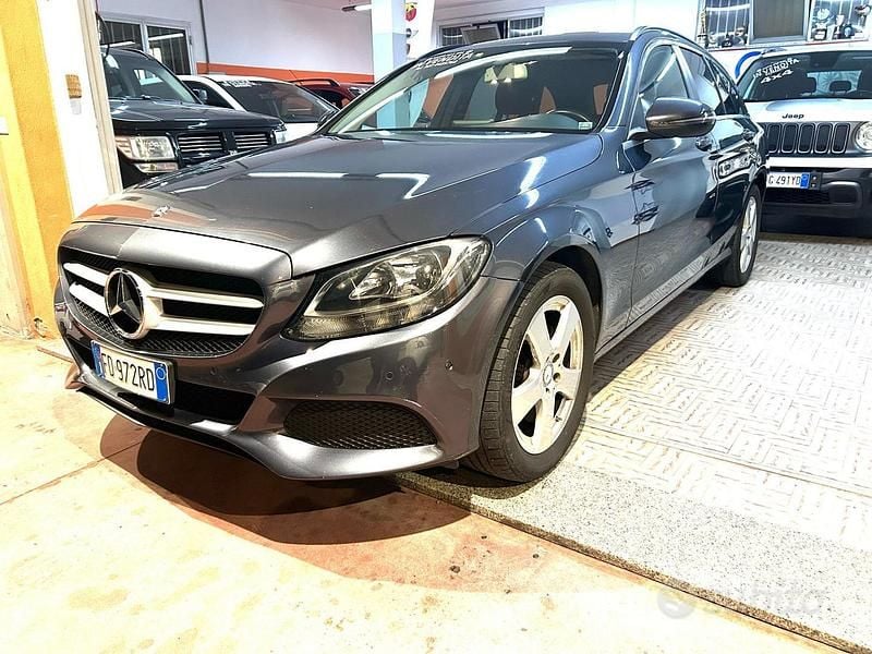 Giallo Usata 2016 Mercedes 180 Exclusive Berlina | 14.800 € (Buon prezzo) - Immagine 1/4