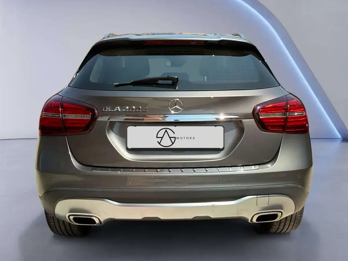 Usata Mercedes GLA200 136 CV (100 kW) 2018 Grigio SUV