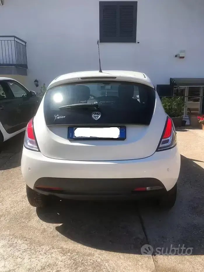Usata Lancia Ypsilon 85 CV (62 kW) 2014 Bianco Utilitaria