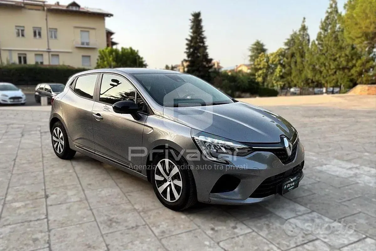 Usata Renault Clio Techno 101 CV (74 kW) 2023 Grigio Utilitaria