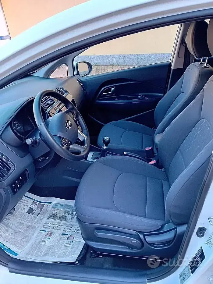 Usata Kia Rio 83 CV (61 kW) 2016 Bianco Utilitaria