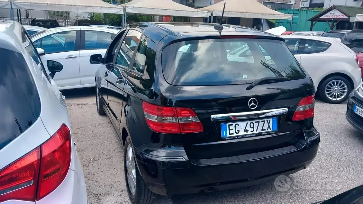 Usata Mercedes B180 Premium 109 CV (80 kW) 2011 Nero Utilitaria