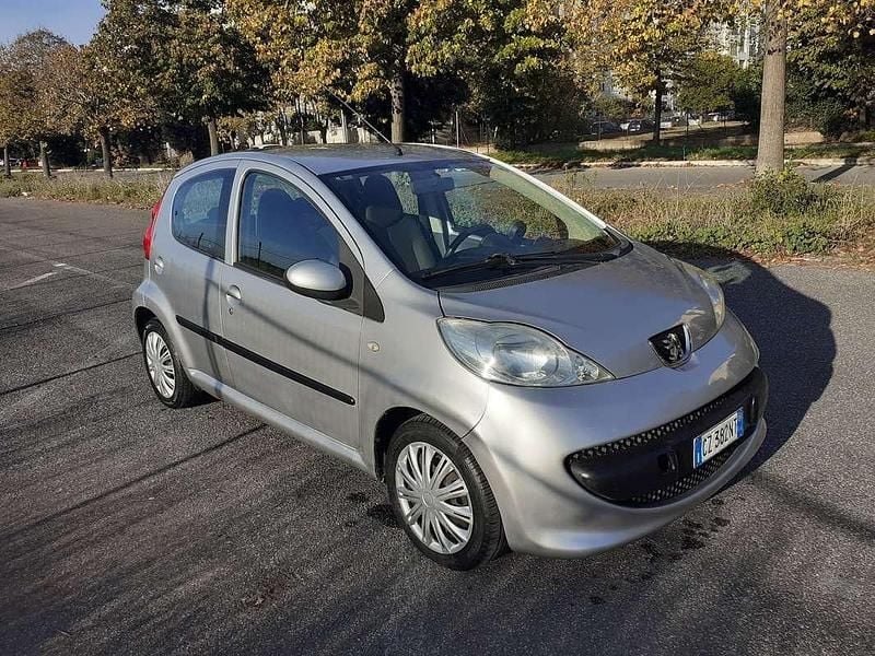 Usata Peugeot 107 68 CV (50 kW) 2006 Grigio Utilitaria
