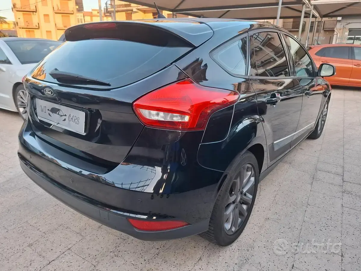 Usata Ford Focus 120 CV (88 kW) 2015 Nero Berlina