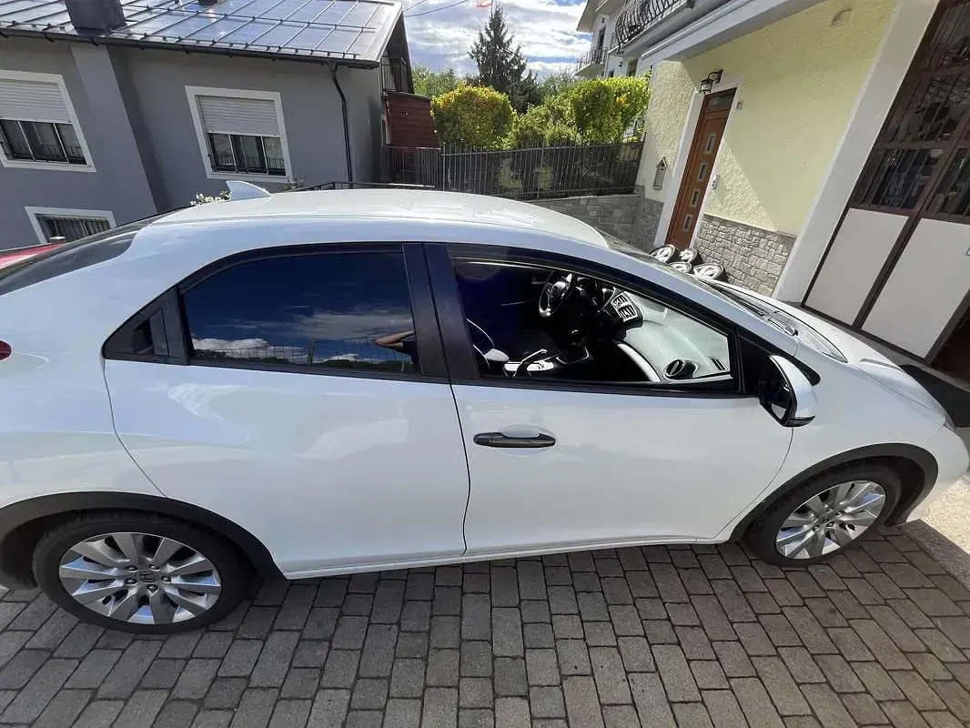 Usata Honda Civic Comfort 99 CV (72 kW) 2013 Berlina