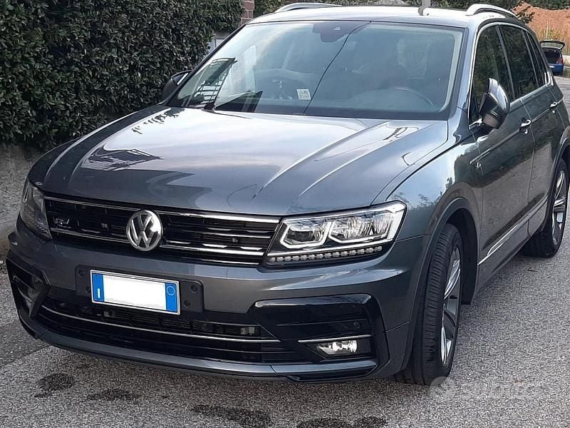 Usata VW Tiguan R-line 150 CV (110 kW) 2020 Grigio SUV