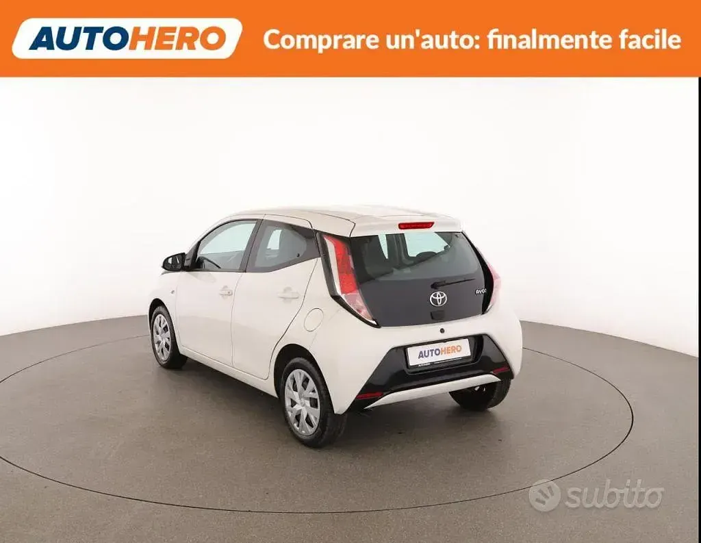 Usata Toyota Aygo X-play 70 CV (51 kW) 2015 Bianco Utilitaria