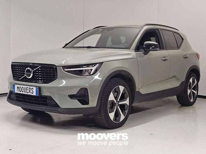 Verde salvia Usata 2025 Volvo XC40 Core SUV | 34.890 € (Cara) - Immagine 1/4