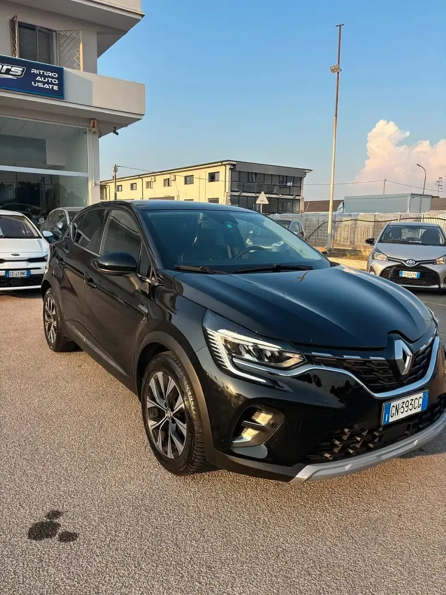 Usata Renault Captur Intens 101 CV (74 kW) 2023 Grigio SUV