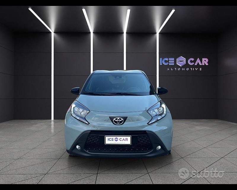 Usata Toyota Aygo X Trend 72 CV (52 kW) 2025 Grigio SUV