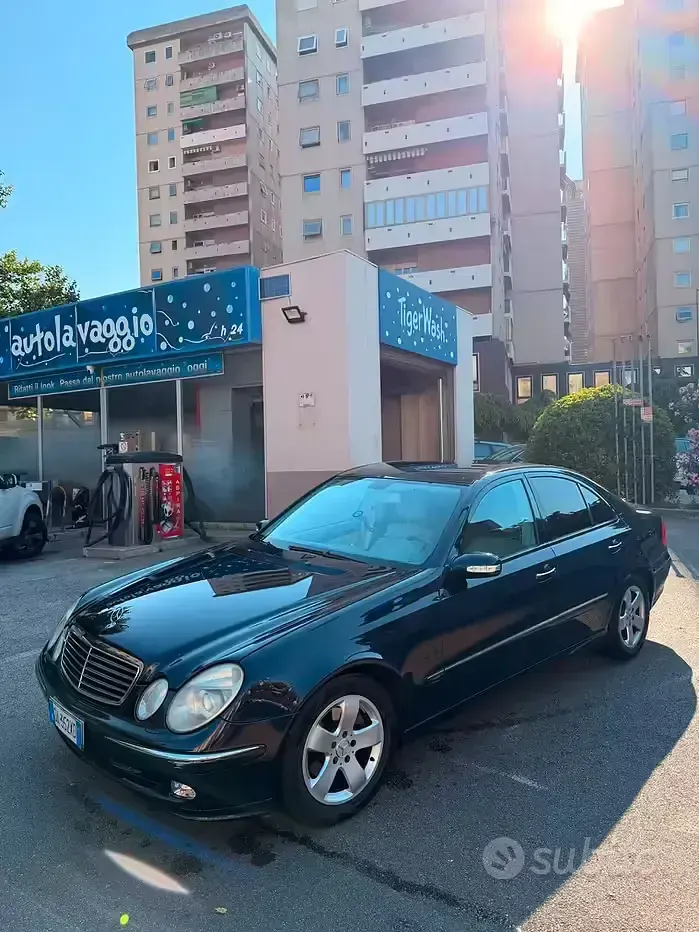 Usata Mercedes E270 Avantgarde 177 CV (130 kW) 2006 Bluazzurro Berlina