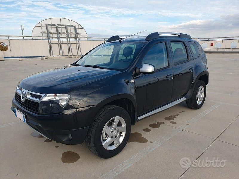 Nero Usata 2013 Dacia Duster Lauréate SUV | 7500 € (Molto cara) - Immagine 1/4