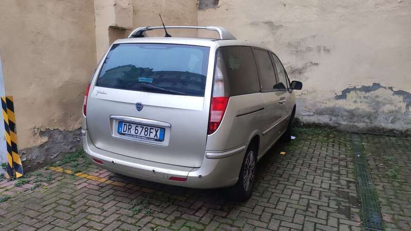 Usata 2008 Lancia Phedra Monovolume | 3300 € (Ottimo prezzo) - Immagine 1/2