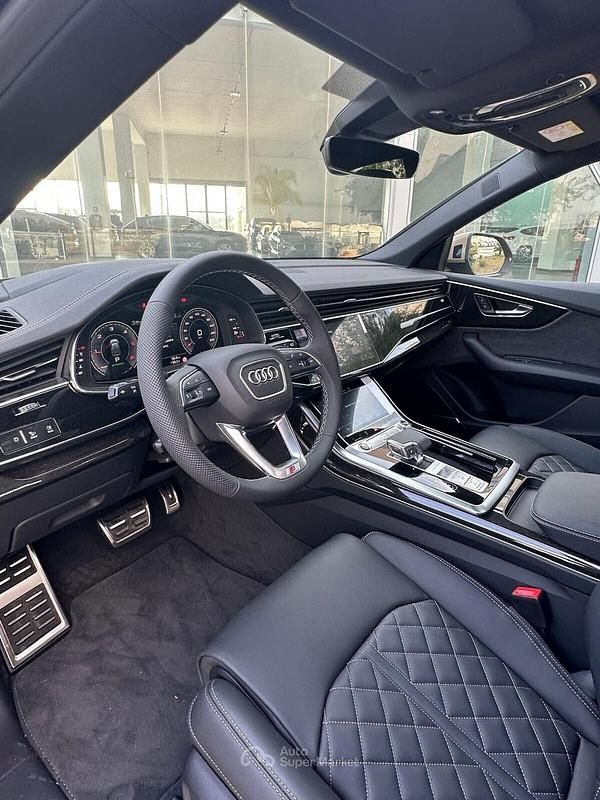 Nuova Audi Q8 S-Line 286 CV (210 kW) 2026 Oro SUV