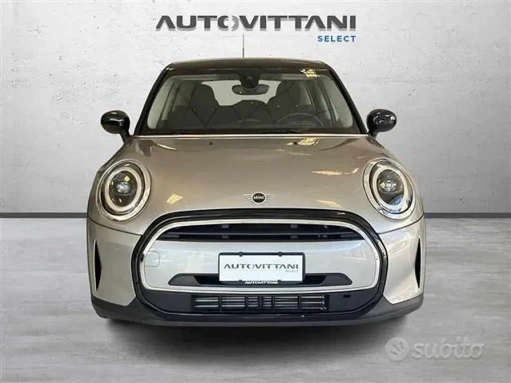 Usata Mini Cooper Essential 136 CV (100 kW) 2024 Grigio chiaro Utilitaria