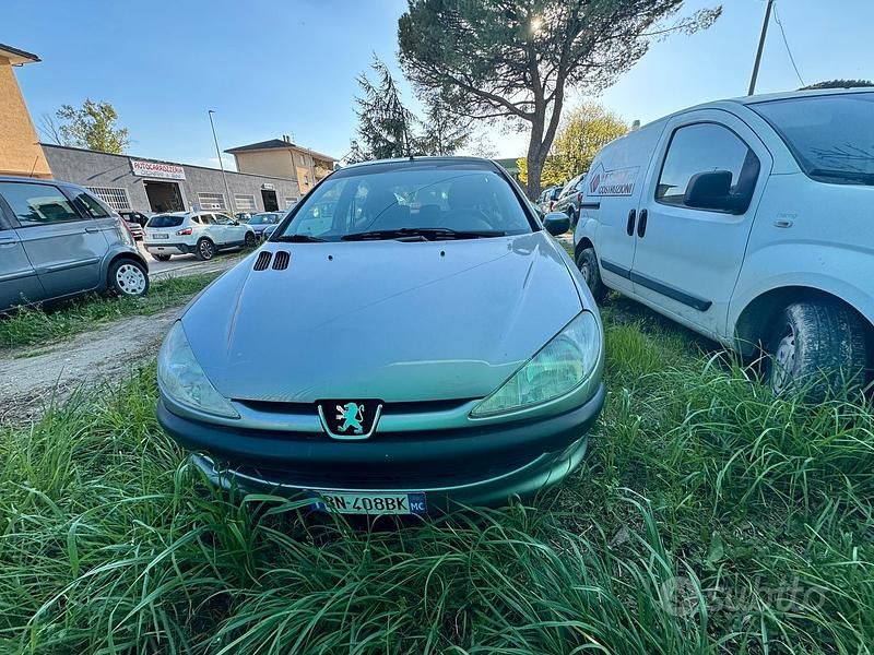 Usata Peugeot 206 75 CV (55 kW) 2000 Grigio Utilitaria