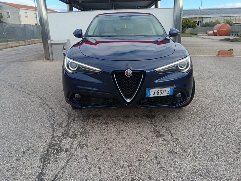 Blu Usata 2018 Alfa Romeo Stelvio SUV | 21.000 € (Buon prezzo) - Immagine 1/4