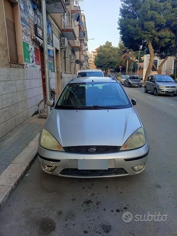 Usata Ford Focus 90 CV (66 kW) 2002 Grigio Station wagon