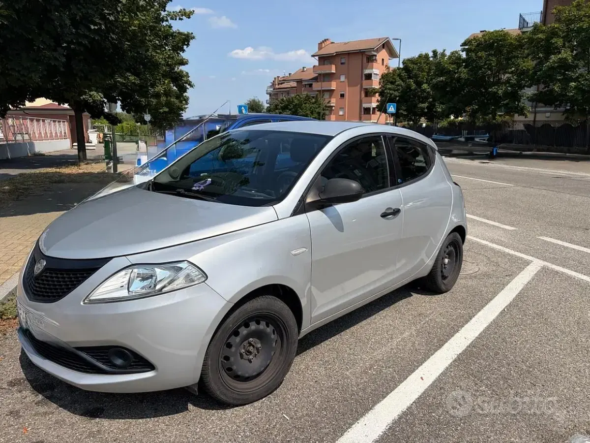 Usata Lancia Ypsilon 60 CV (44 kW) 2018 Grigio Utilitaria