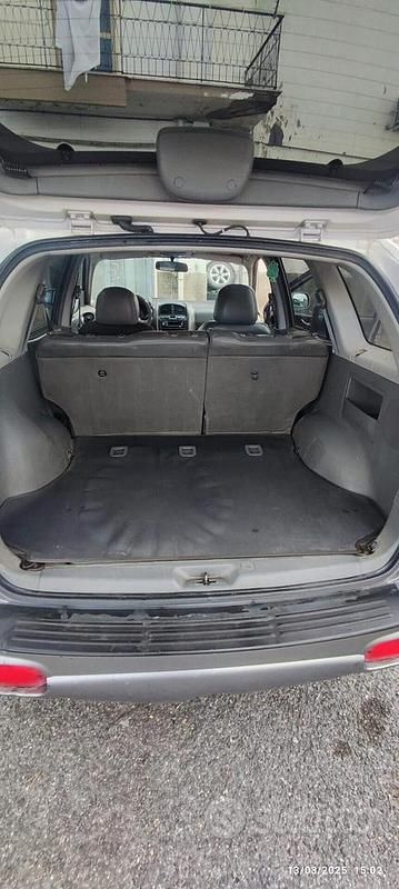 Usata Hyundai Santa Fe Dynamiq 125 CV (91 kW) 2005 Grigio SUV