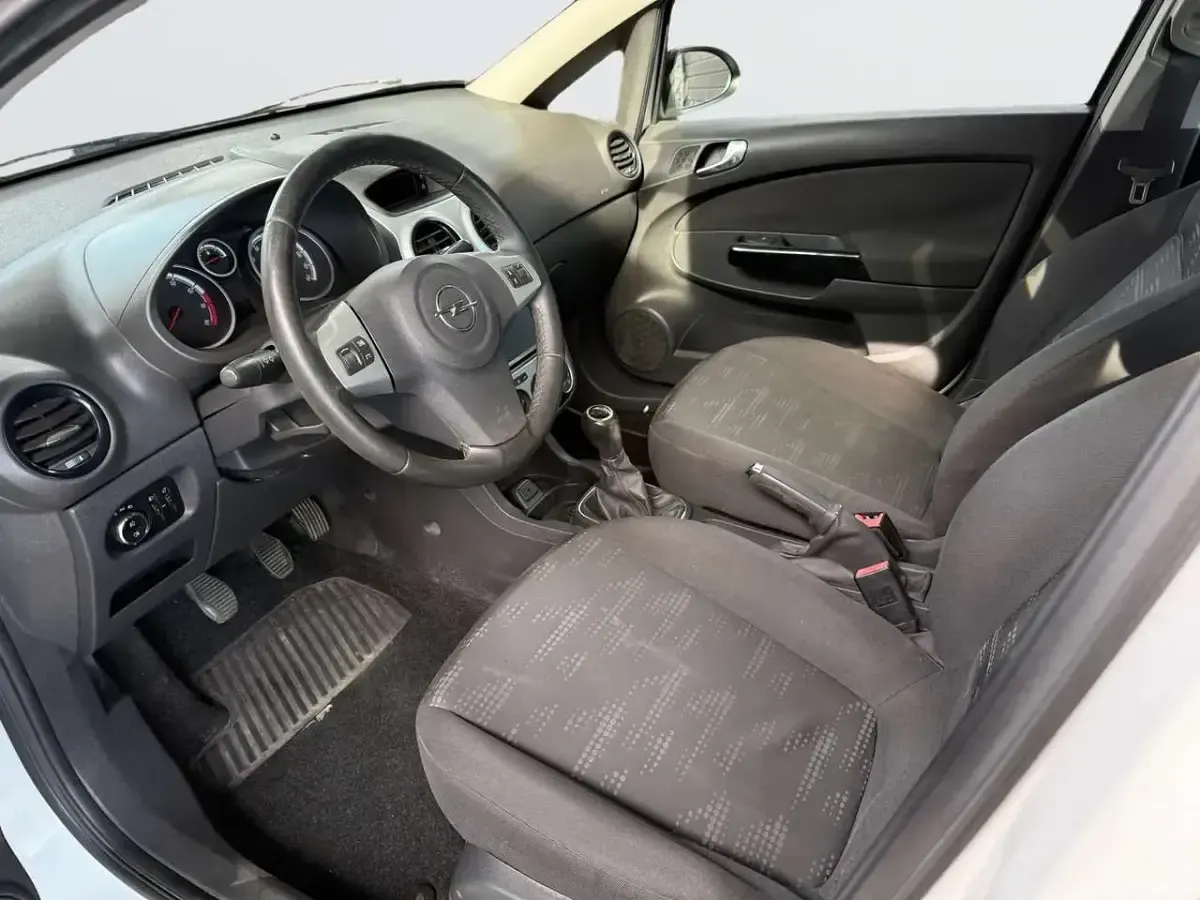 Usata Opel Corsa Edition 101 CV (74 kW) 2012 Grigio Utilitaria