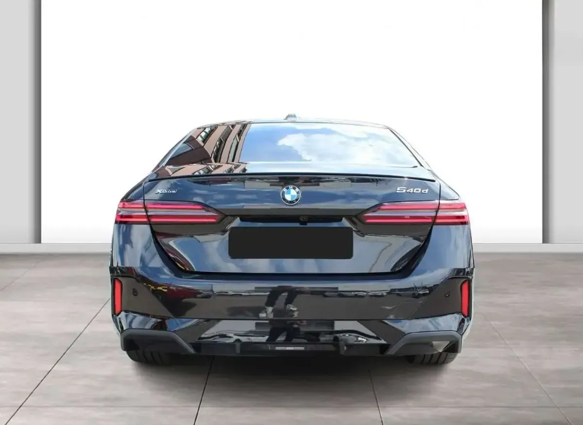 Usata BMW 540 M Sport 303 CV (222 kW) 2025 Nero metallizzato Berlina