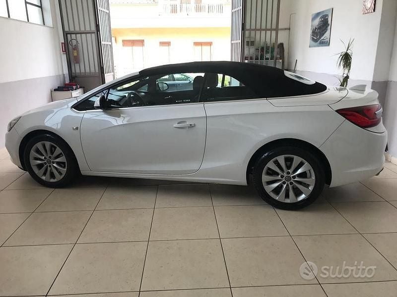 Usata Opel Cascada Cosmo 170 CV (125 kW) 2016 Bianco Cabrio