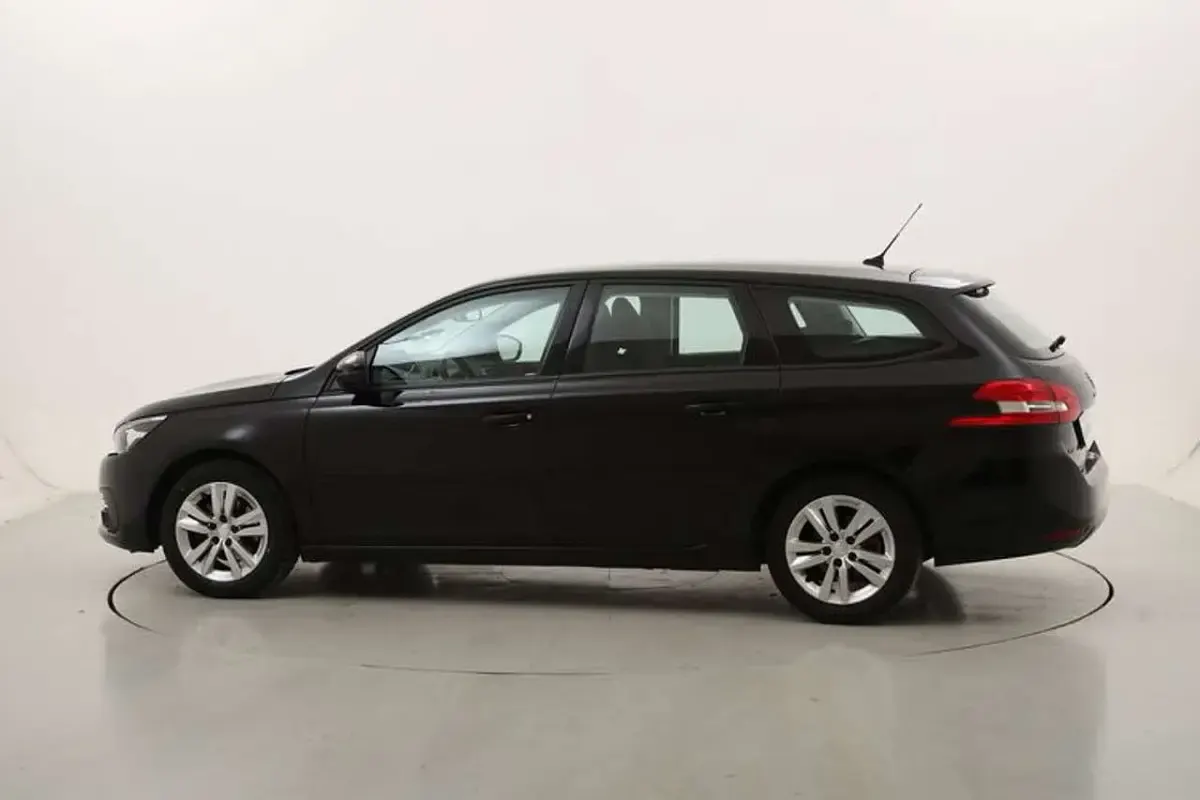 Usata Peugeot 308 SW Business-Line 131 CV (96 kW) 2021 Nero Station wagon