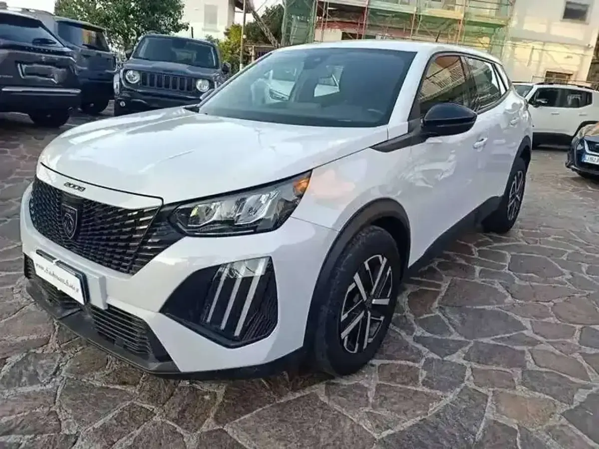 Usata Peugeot 2008 Active 102 CV (75 kW) 2023 Bianco SUV