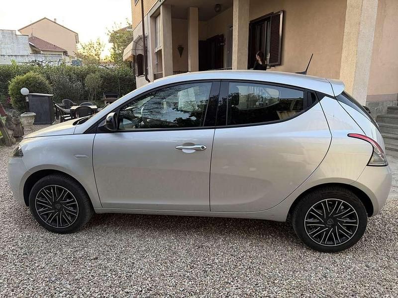 Usata Lancia Ypsilon Gold 69 CV (50 kW) 2022 Utilitaria