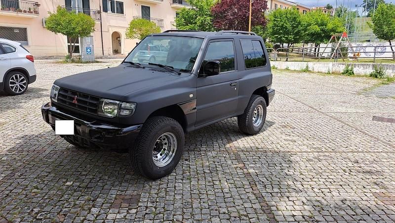 Usata Mitsubishi Pajero 100 CV (73 kW) 1998 Nero SUV