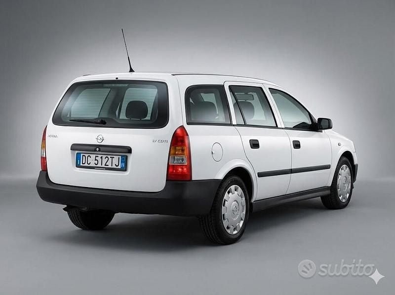 Usata Opel Astra 80 CV (58 kW) 2005 Bianco Station wagon
